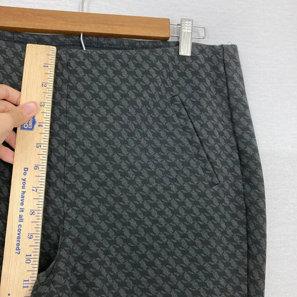 Chico's Black Gray Geometric Print Stretch Slim Leg Pull-on Ankle Pants size 12 - Picture 5 of 10
